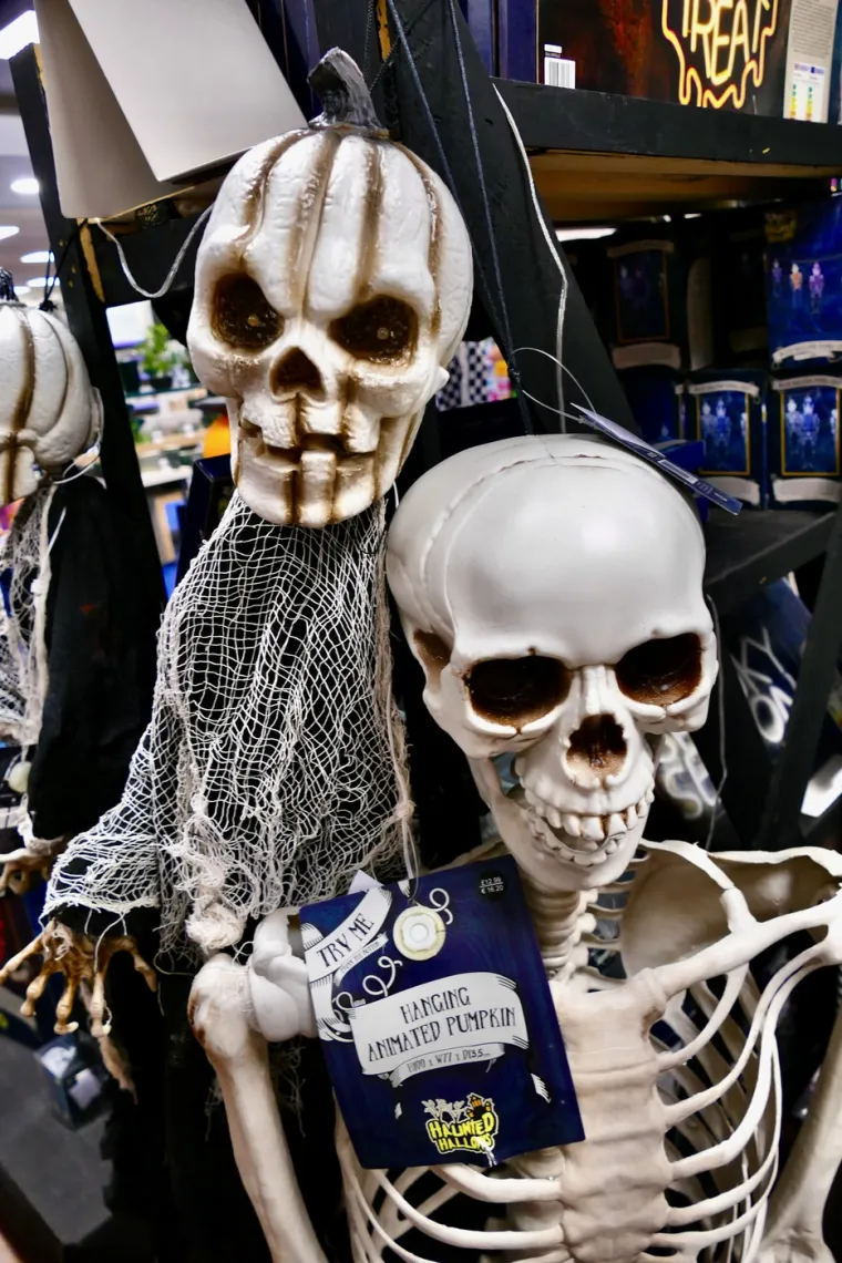 Trgovci već pune police maskama za Noć vje&scaron;tica, znaju oni dobro gdje je lova