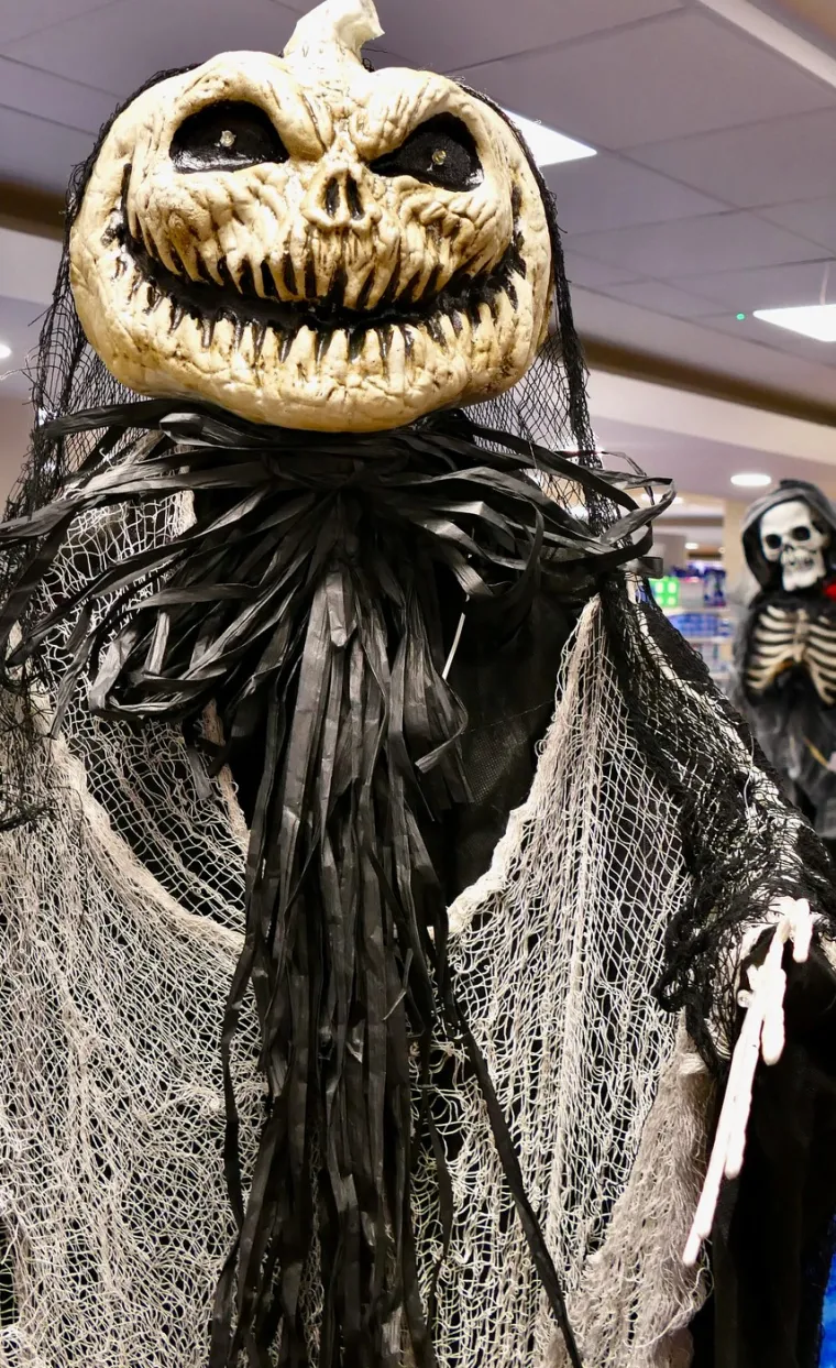 Trgovci već pune police maskama za Noć vje&scaron;tica, znaju oni dobro gdje je lova