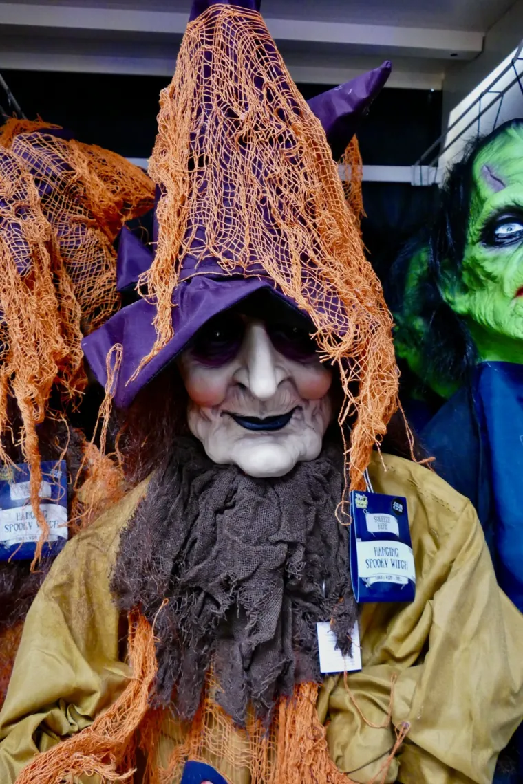 Trgovci već pune police maskama za Noć vje&scaron;tica, znaju oni dobro gdje je lova