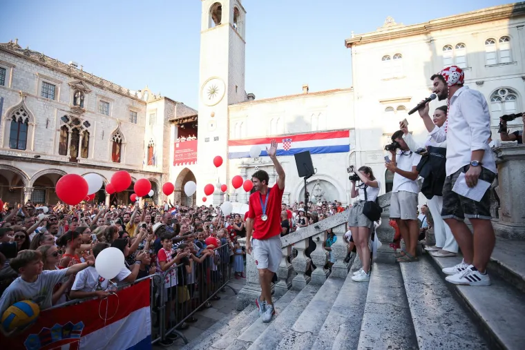 Trenuci za vječnost. Pogledajte kako su Split i Dubrovnik dočekali hrvatske sportske junake