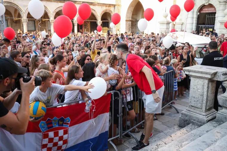 Trenuci za vječnost. Pogledajte kako su Split i Dubrovnik dočekali hrvatske sportske junake