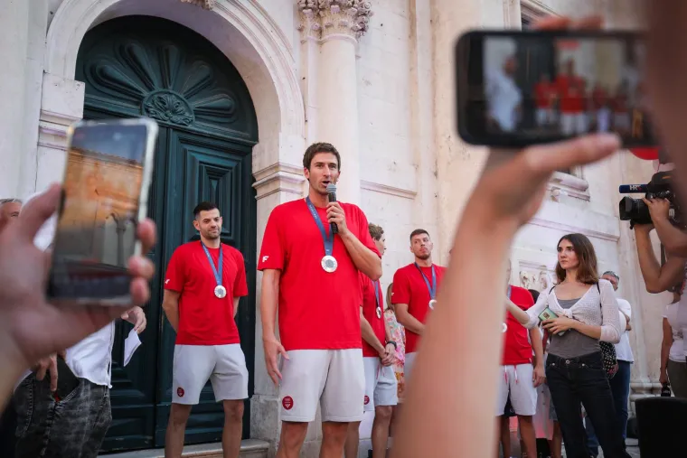 Trenuci za vječnost. Pogledajte kako su Split i Dubrovnik dočekali hrvatske sportske junake