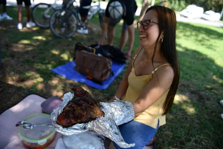 Filipinci održali karaoke party na Jarunu, kakvi su to samo odjekivali hitovi