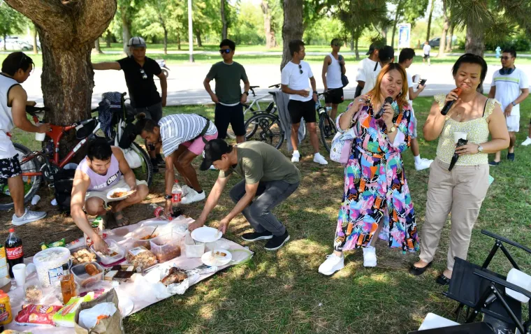 Filipinci održali karaoke party na Jarunu, kakvi su to samo odjekivali hitovi