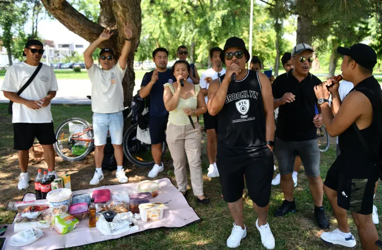 Filipinci održali karaoke party na Jarunu, kakvi su to samo odjekivali hitovi