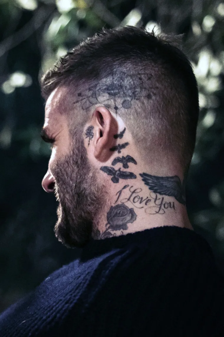 David Beckham - tetovaža Sunčevog sustava na glavi