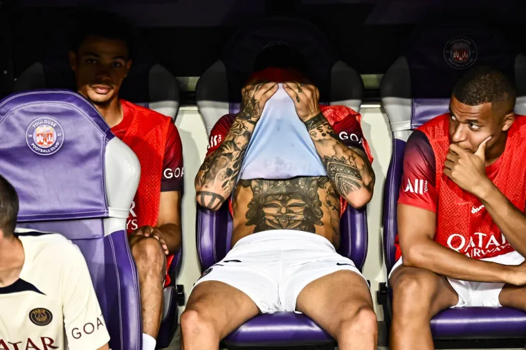 Francuz Layvin Kurzawa istetovirao je cijela prsa i to izgleda sada, u najmanju ruku, loše. Pogotovo zbog pupka