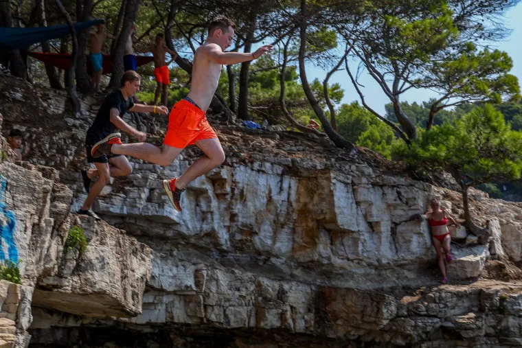 Isklesana tijela, vratolomije i adrenalin: Ovo hrvatskom mjesto je hit među turistima