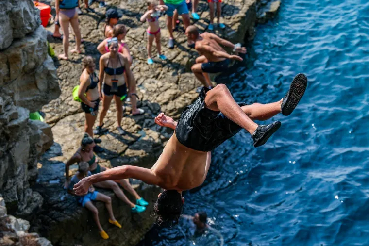 Isklesana tijela, vratolomije i adrenalin: Ovo hrvatskom mjesto je hit među turistima