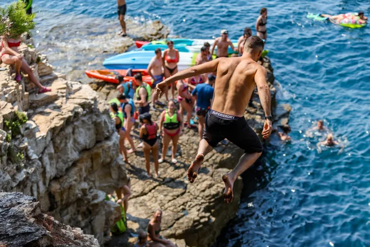 Isklesana tijela, vratolomije i adrenalin: Ovo hrvatskom mjesto je hit među turistima