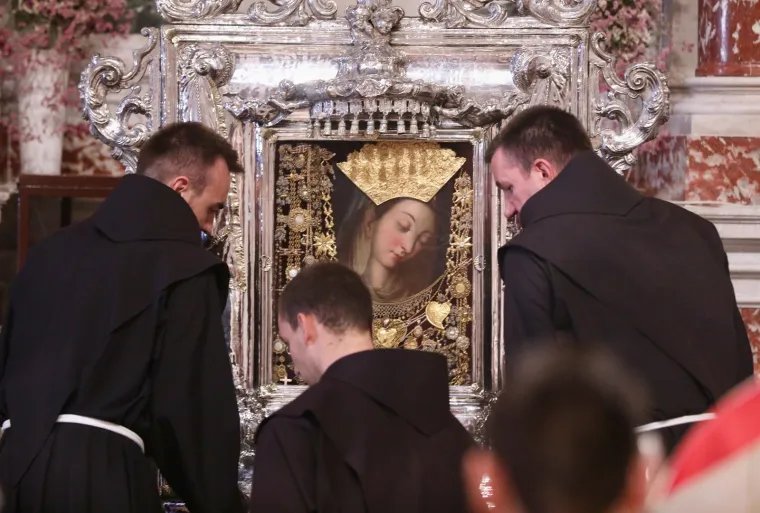 Hoćeš procesiju, janjetinu ili uštipke? U Sinj za Veliku Gospu stiglo 50 tisuća ljudi