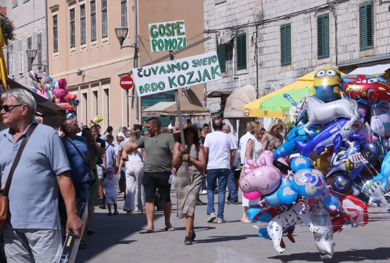 Hoće&scaron; procesiju, janjetinu ili u&scaron;tipke? U Sinj za Veliku Gospu stiglo 50 tisuća ljudi