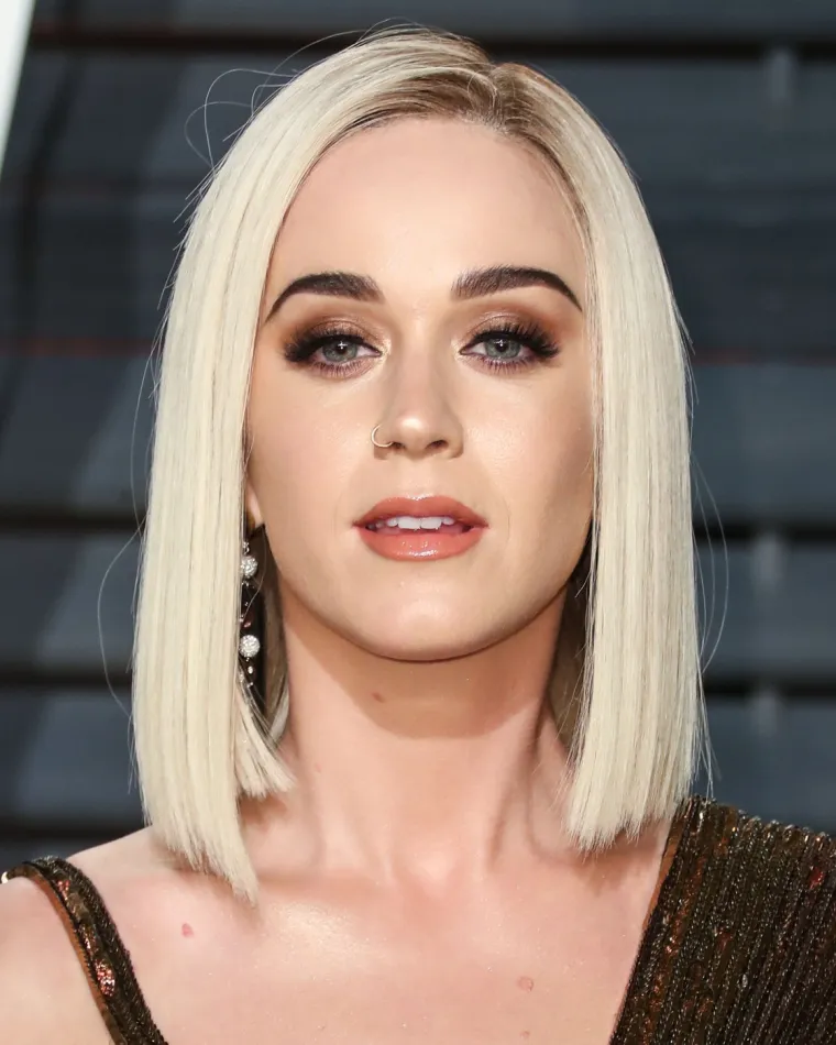 Pa tko to sve može pohvatati? Pogledajte kako je Perry na glavi izmijenila sve dugine boje