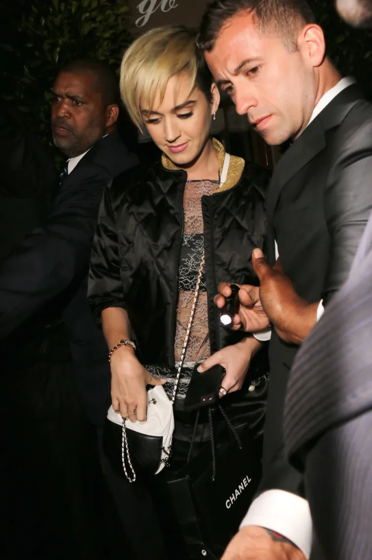 Pa tko to sve može pohvatati? Pogledajte kako je Perry na glavi izmijenila sve dugine boje