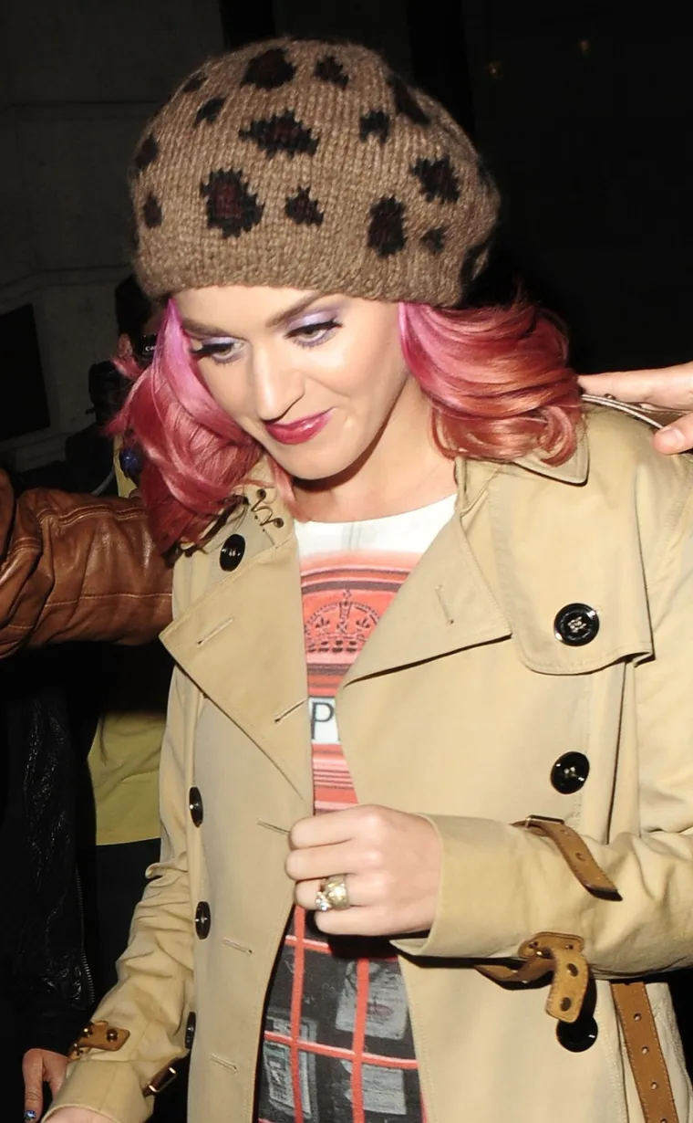 Pa tko to sve može pohvatati? Pogledajte kako je Perry na glavi izmijenila sve dugine boje