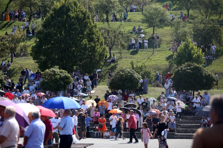 Sinj, Aljmaš, Trsat, Marija Bistrica! Marijanska svetišta krcata vjernicima. Ovako izgleda slavlje Velike Gospe