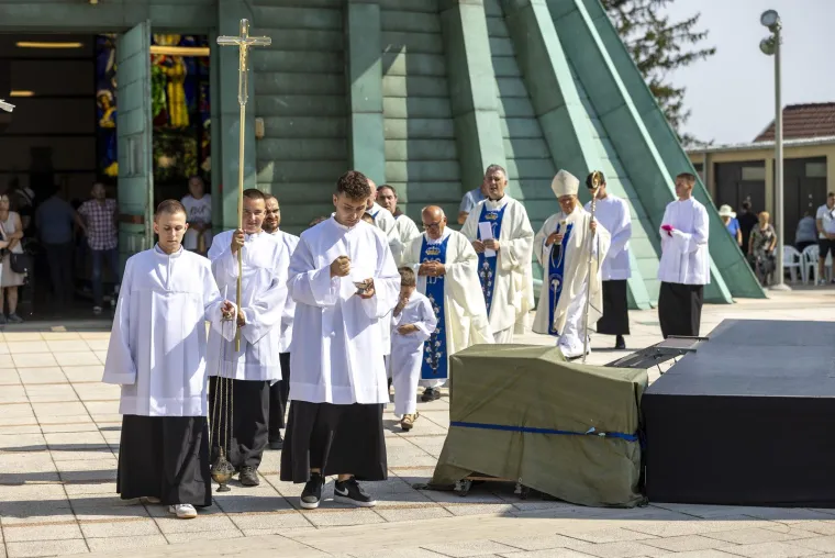 Sinj, Aljmaš, Trsat, Marija Bistrica! Marijanska svetišta krcata vjernicima. Ovako izgleda slavlje Velike Gospe