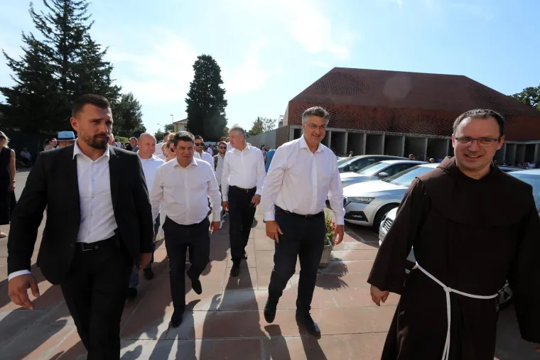 Sinj, Aljma&scaron;, Trsat, Marija Bistrica! Marijanska sveti&scaron;ta krcata vjernicima. Ovako izgleda slavlje Velike Gospe