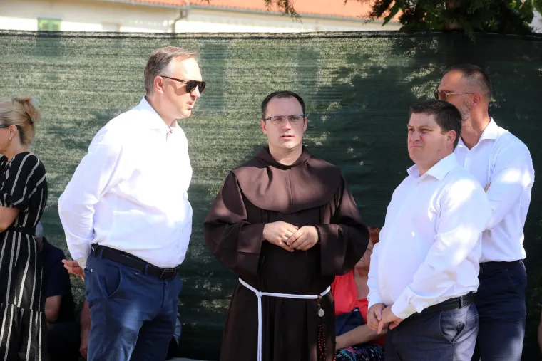 Sinj, Aljma&scaron;, Trsat, Marija Bistrica! Marijanska sveti&scaron;ta krcata vjernicima. Ovako izgleda slavlje Velike Gospe