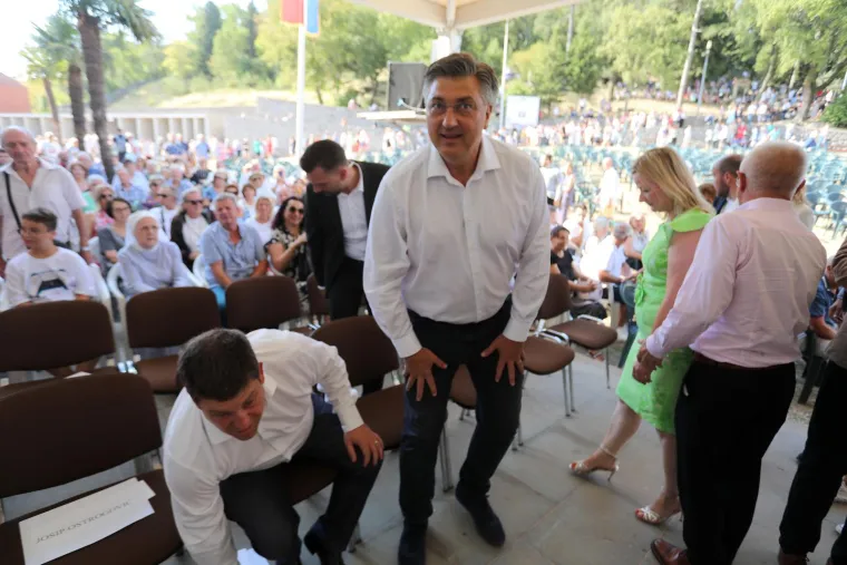 Sinj, Aljma&scaron;, Trsat, Marija Bistrica! Marijanska sveti&scaron;ta krcata vjernicima. Ovako izgleda slavlje Velike Gospe