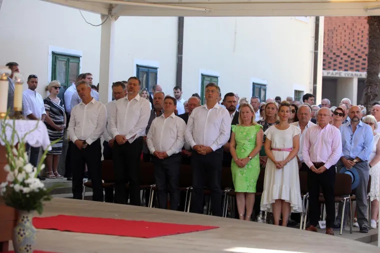 Sinj, Aljma&scaron;, Trsat, Marija Bistrica! Marijanska sveti&scaron;ta krcata vjernicima. Ovako izgleda slavlje Velike Gospe