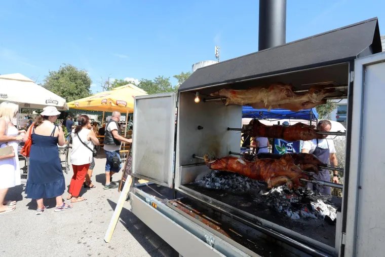 Sinj, Aljma&scaron;, Trsat, Marija Bistrica! Marijanska sveti&scaron;ta krcata vjernicima. Ovako izgleda slavlje Velike Gospe