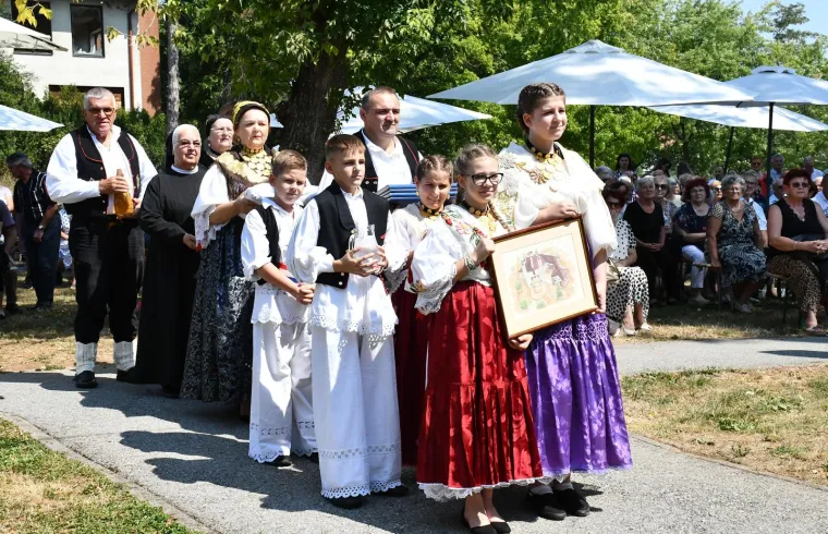 Sinj, Aljma&scaron;, Trsat, Marija Bistrica! Marijanska sveti&scaron;ta krcata vjernicima. Ovako izgleda slavlje Velike Gospe
