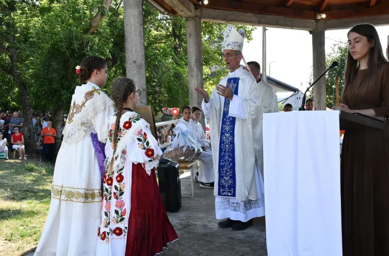 Sinj, Aljma&scaron;, Trsat, Marija Bistrica! Marijanska sveti&scaron;ta krcata vjernicima. Ovako izgleda slavlje Velike Gospe