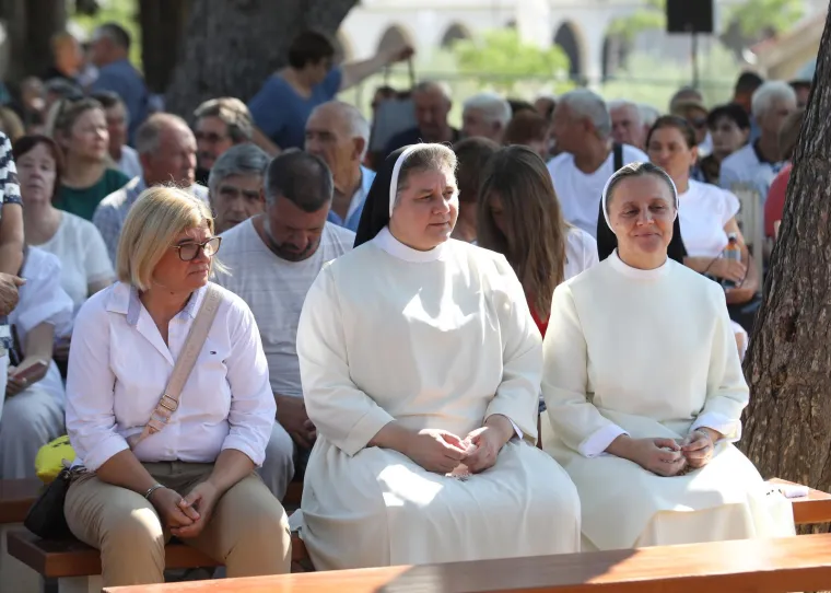 Sinj, Aljma&scaron;, Trsat, Marija Bistrica! Marijanska sveti&scaron;ta krcata vjernicima. Ovako izgleda slavlje Velike Gospe
