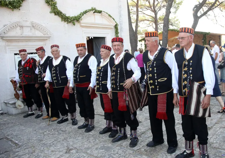 Sinj, Aljma&scaron;, Trsat, Marija Bistrica! Marijanska sveti&scaron;ta krcata vjernicima. Ovako izgleda slavlje Velike Gospe
