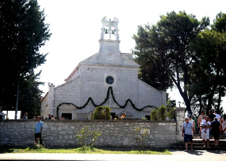 Sinj, Aljma&scaron;, Trsat, Marija Bistrica! Marijanska sveti&scaron;ta krcata vjernicima. Ovako izgleda slavlje Velike Gospe
