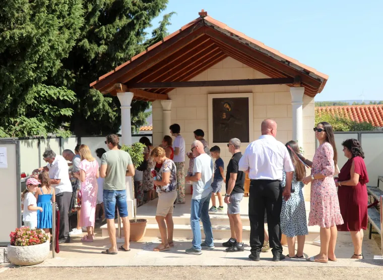 Sinj, Aljma&scaron;, Trsat, Marija Bistrica! Marijanska sveti&scaron;ta krcata vjernicima. Ovako izgleda slavlje Velike Gospe
