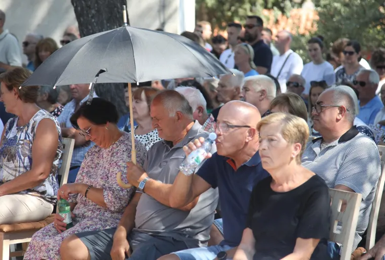 Sinj, Aljma&scaron;, Trsat, Marija Bistrica! Marijanska sveti&scaron;ta krcata vjernicima. Ovako izgleda slavlje Velike Gospe