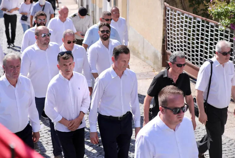 Sinj, Aljma&scaron;, Trsat, Marija Bistrica! Marijanska sveti&scaron;ta krcata vjernicima. Ovako izgleda slavlje Velike Gospe