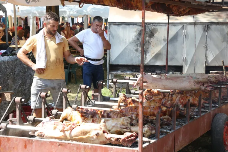 Sinj, Aljma&scaron;, Trsat, Marija Bistrica! Marijanska sveti&scaron;ta krcata vjernicima. Ovako izgleda slavlje Velike Gospe