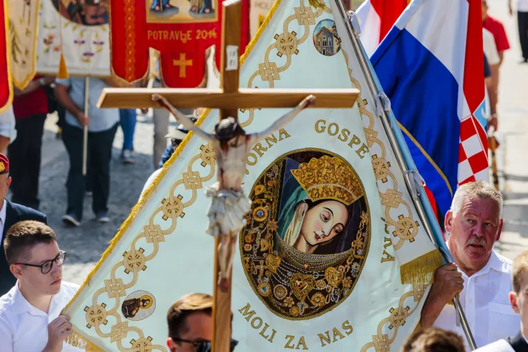 Sinj, Aljma&scaron;, Trsat, Marija Bistrica! Marijanska sveti&scaron;ta krcata vjernicima. Ovako izgleda slavlje Velike Gospe