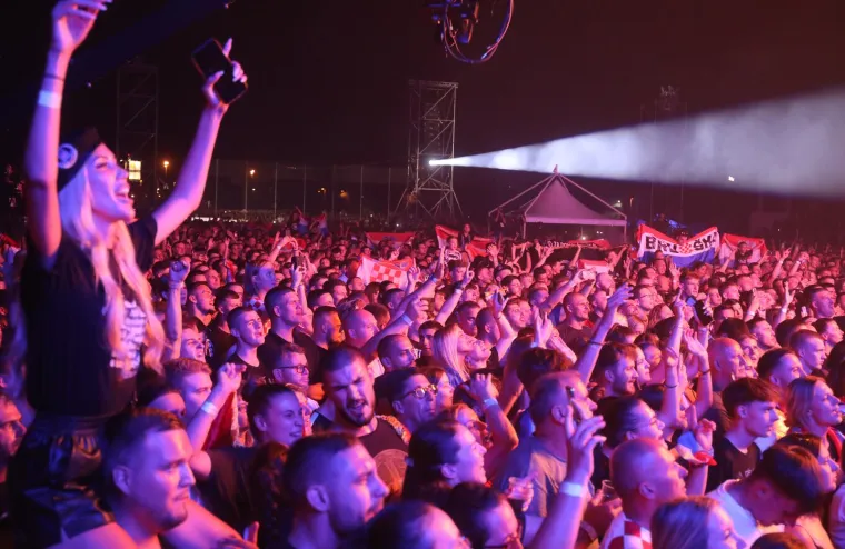 Thompson održao koncert u Dugopolju pred 40.000 ljudi! Pogledajte spektakularne prizore