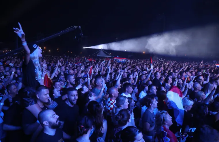 Thompson održao koncert u Dugopolju pred 40.000 ljudi! Pogledajte spektakularne prizore