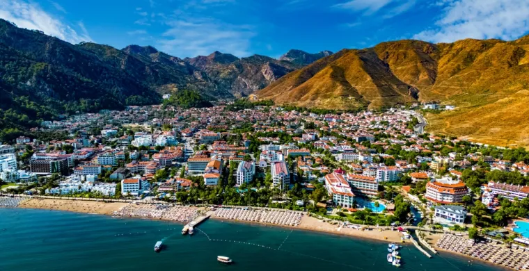 "Jedno je trolati mene, ali ostavite moju kćer i moju mamu podalje od toga. Koliko mora&scaron; biti bolestan da to učini&scaron;?", rekla je Cheryl.