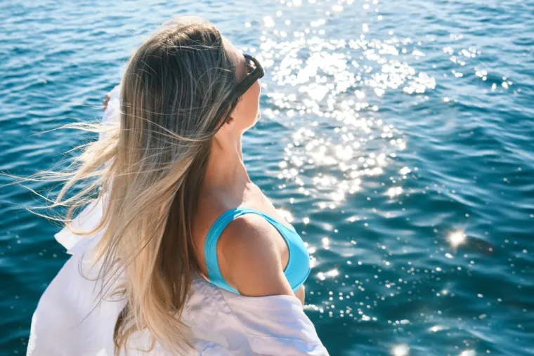 
Tigers Tavern je bar koji se često spominje u kontroverznoj Facebook grupi zbog polugolog osoblja koje zavodi turistkinje. Njegov vlasnik Mehmet Can Korkmaz (27) rekao je: "Kad ljudi dođu ovamo, mi smo fini prema njima, dajemo im pažnju, kada žele ne&scaron;to vi&scaron;e, kažemo: 'Ne, mi imamo djevojku'. Neke žene to dobro podnose i kažu OK, a druge će te poku&scaron;ati natjerati da ostavi&scaron; djevojku".