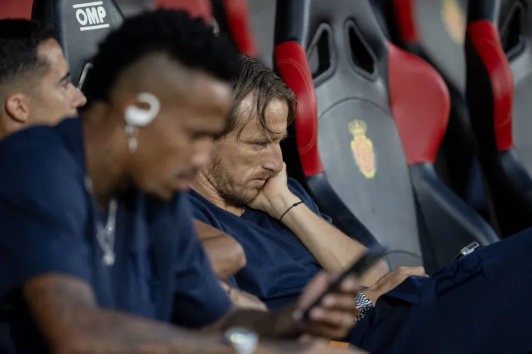 Luka pati na klupi, pojavila se fotografija koja to dobro pokazuje