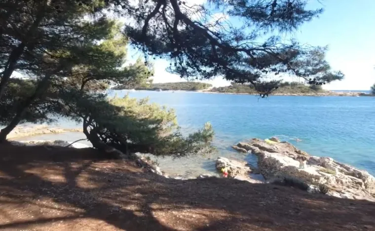 'Mala Jugoslavija' u Hrvatskoj: Na ovom otoku nema struje, vode, ali ni turista
