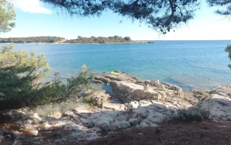 'Mala Jugoslavija' u Hrvatskoj: Na ovom otoku nema struje, vode, ali ni turista