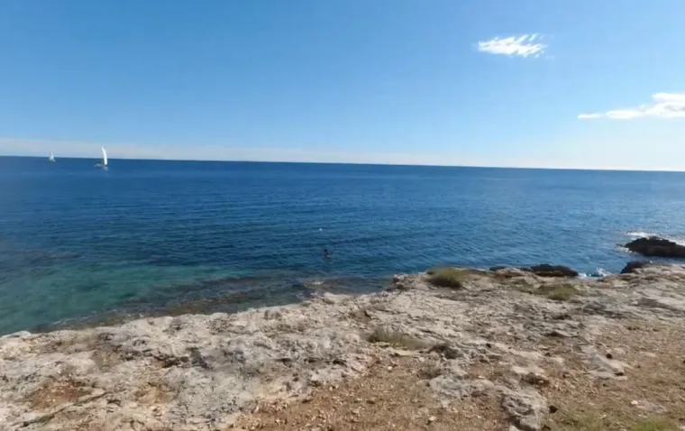 'Mala Jugoslavija' u Hrvatskoj: Na ovom otoku nema struje, vode, ali ni turista