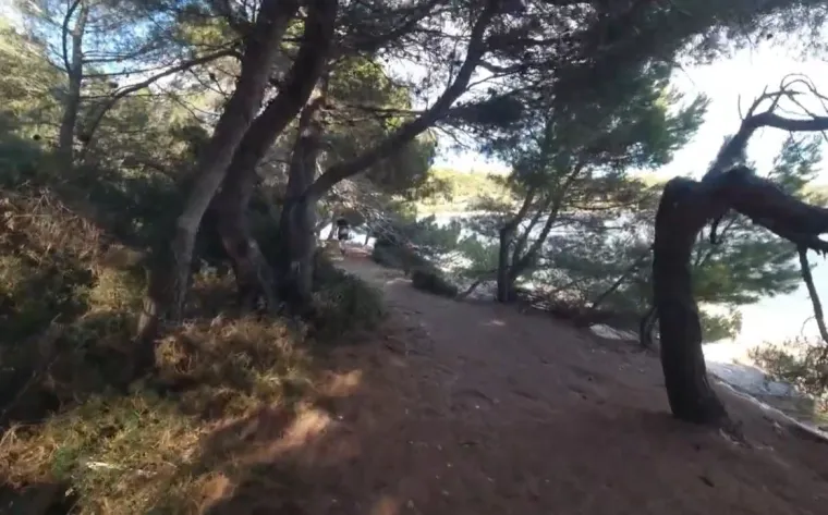 'Mala Jugoslavija' u Hrvatskoj: Na ovom otoku nema struje, vode, ali ni turista