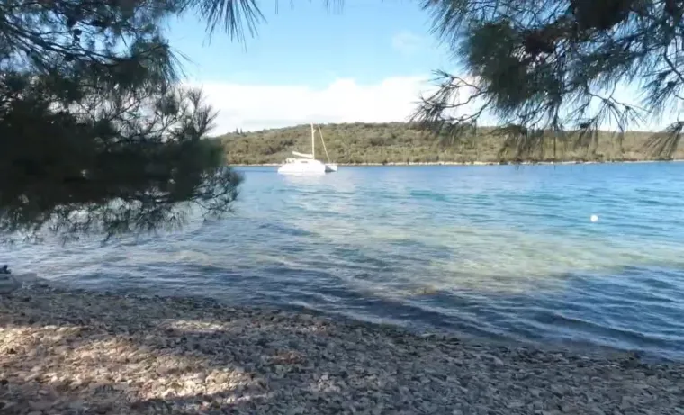 'Mala Jugoslavija' u Hrvatskoj: Na ovom otoku nema struje, vode, ali ni turista