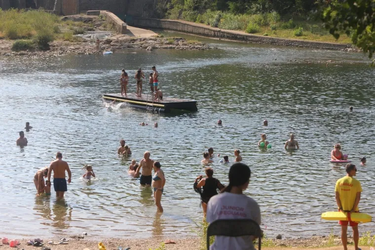 Rijeka Kupa sve je če&scaron;ći odabir kupača: Ozljani uživali u blagodatima popularnog kupali&scaron;ta