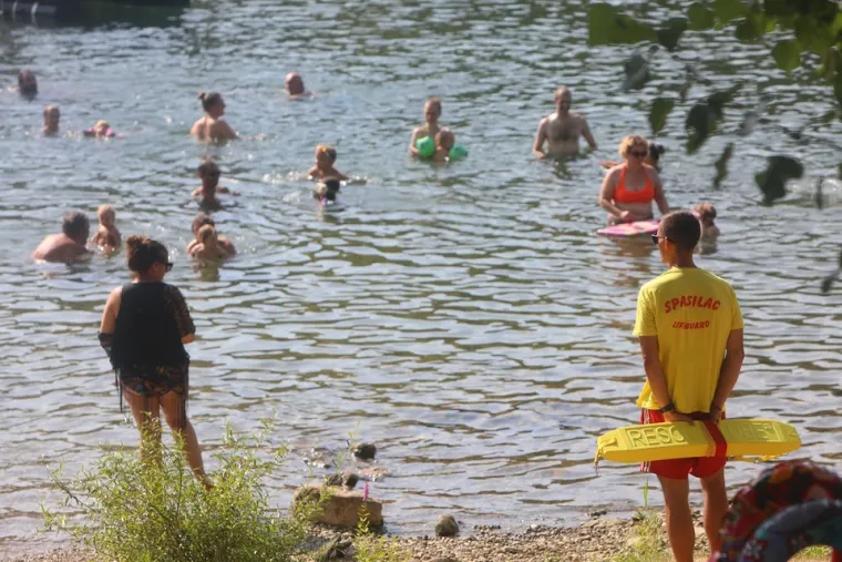 Rijeka Kupa sve je če&scaron;ći odabir kupača: Ozljani uživali u blagodatima popularnog kupali&scaron;ta