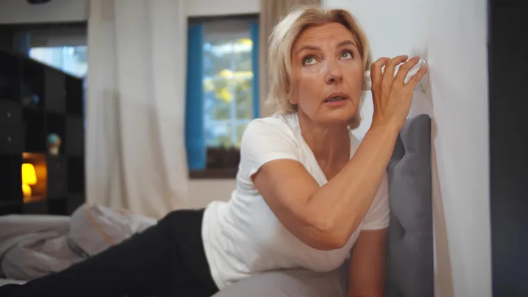2. Špijuniranje susjeda. Znatiželja nam je u prirodi, ali nije poziv za špijuniranje.