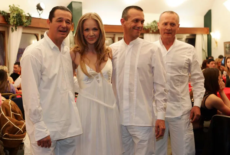 Omiljenoj pjevačici Jeleni Rozgi je 47. rođendan: Pogledajte fotografije 'vječne djevojčice'